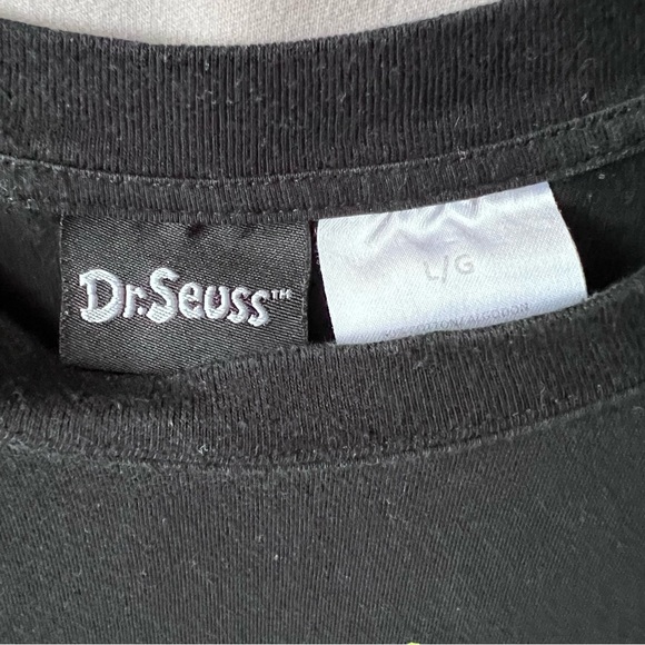 Grinch Dr. Seuss Black Tee Women’s Large - Picture 4 of 6